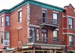 facades of corner buildings